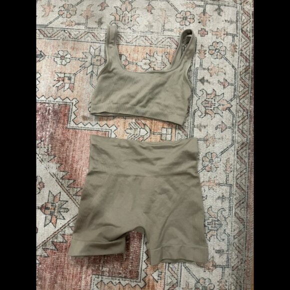 Set Active Matching Tan Workout Set - Picture 1 of 3